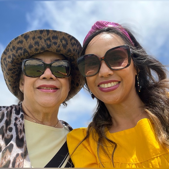 Hi! Welcome to my closet! I am Aileen ❤️ - Picture 13 of 16